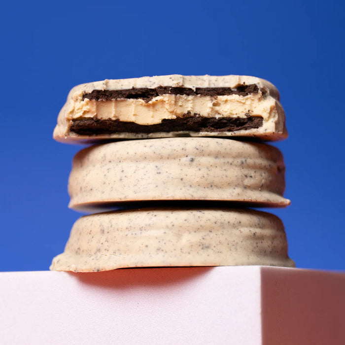 Hangry Boy Cookie Sandwich – Cookies & Cream (65g)